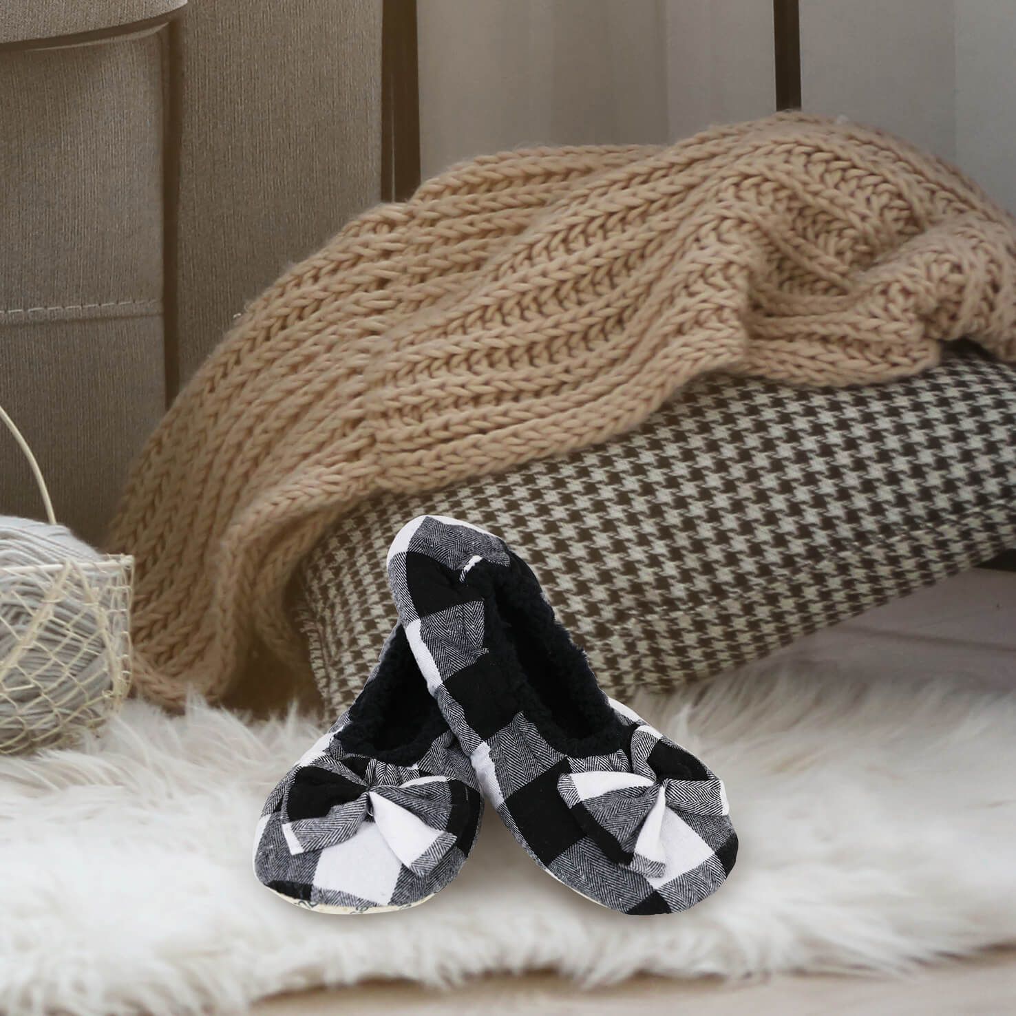 Slumbies White Women's Plaid Slippers (S)