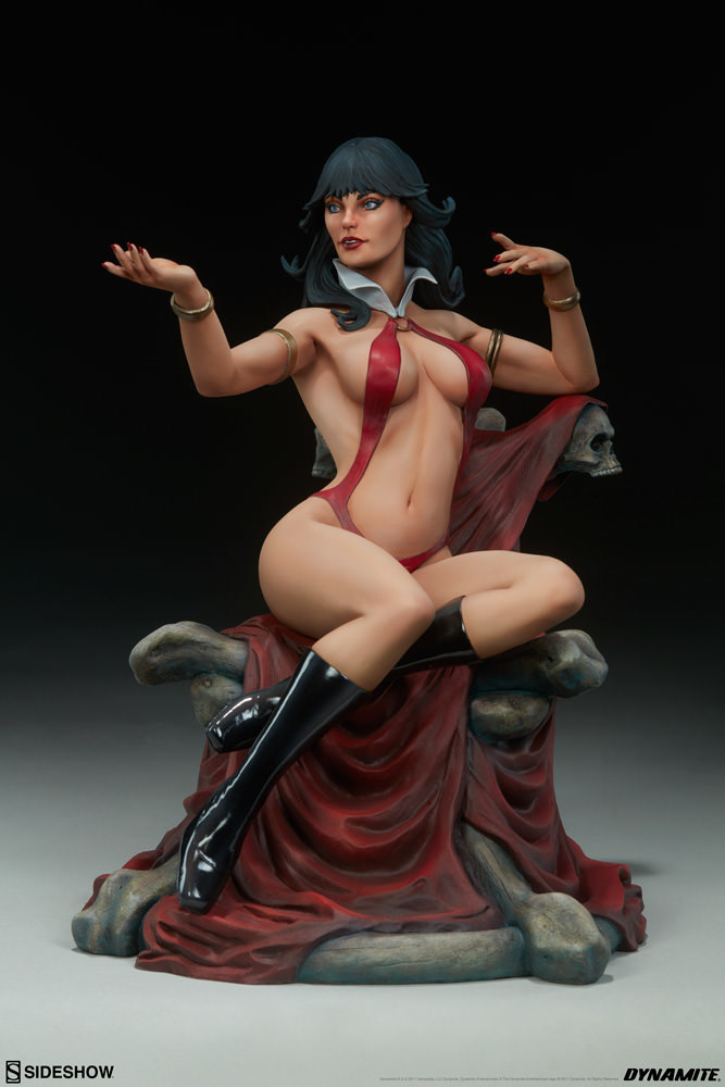 Vampirella - 10" Premium Statue image