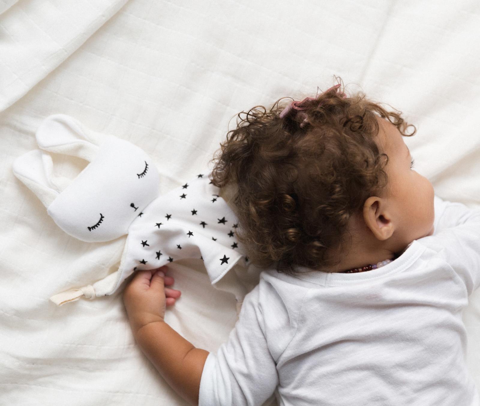 Wee Gallery: Organic Cuddle Bunny - Stars image