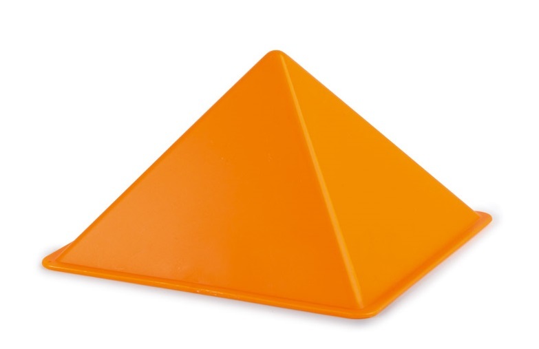 Hape: Pyramid Sand Shaper