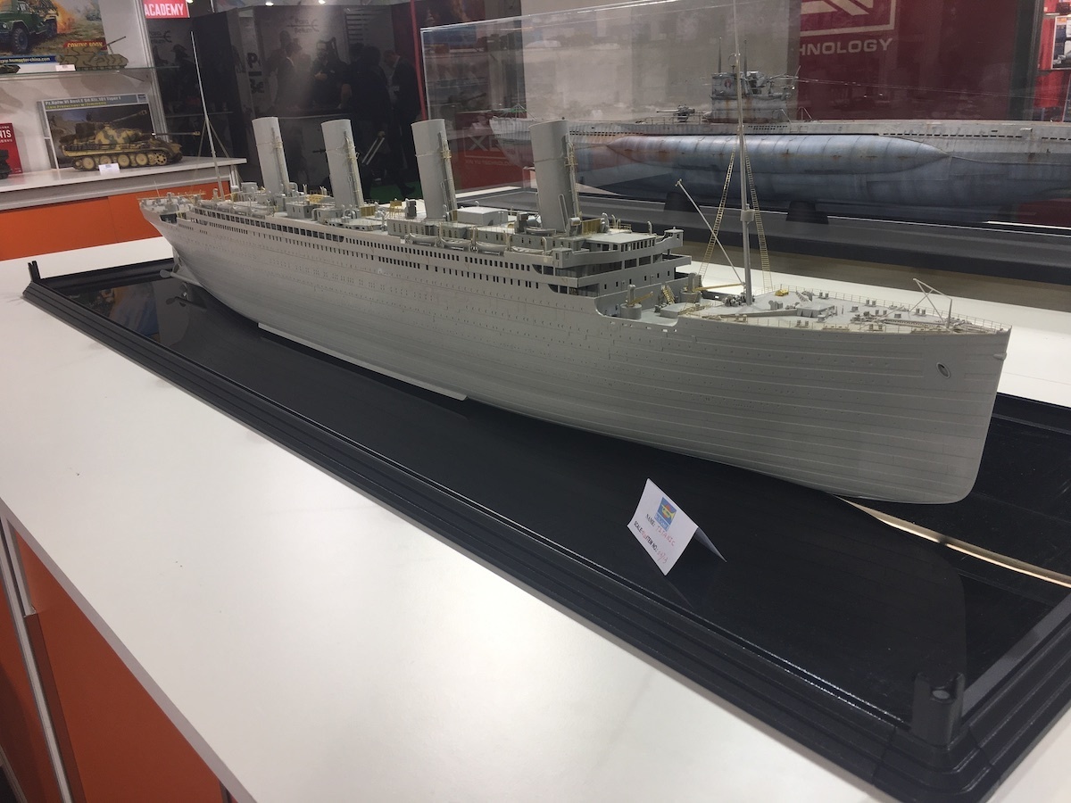 Trumpeter: 1:200 Scale Titanic With LED System