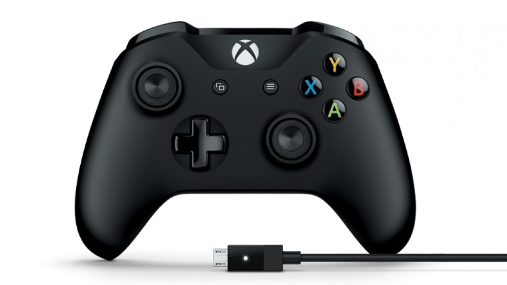 Xbox One Wireless Controller + Cable for PC on Xbox One