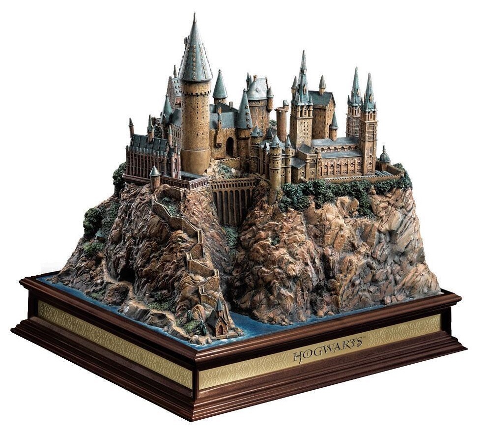 Hogwarts School - 13" Premium Diorama image