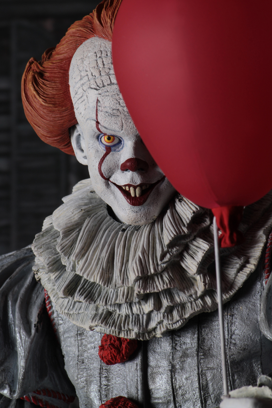 It (2017): Pennywise - 1:4 Scale Action Figure