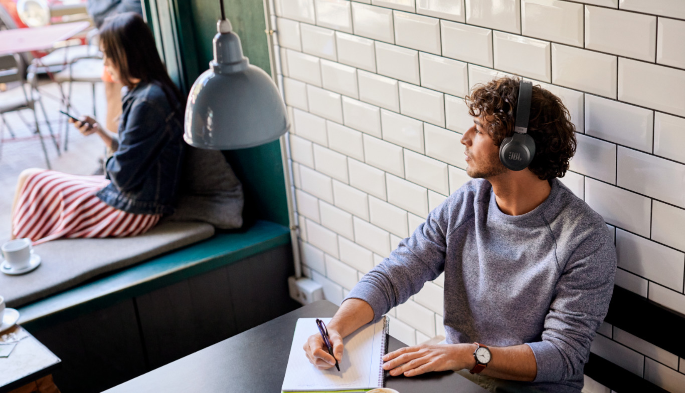 JBL Live 660NC Wireless OverEar Noise Canceling Headphones Black at Mighty Ape NZ