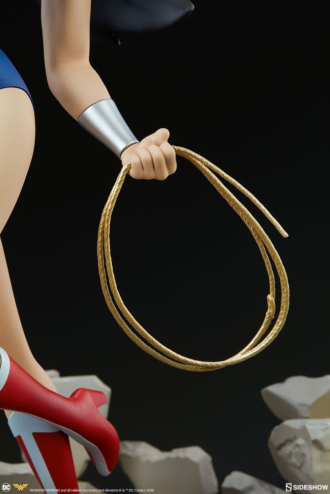 DC Comics: Wonder Woman (Animated) - 20" Premium Format Figure image