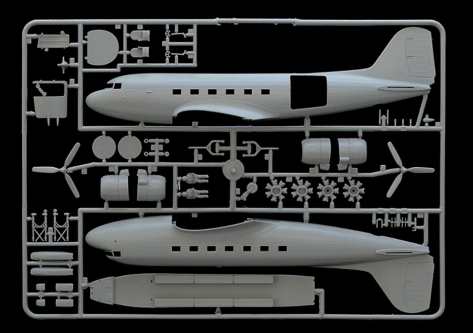 Italeri: 1/72 C-47 Skytrain (RNZAF Decals) - Model Kit image
