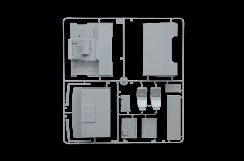 Italeri: 1/24 Volvo F-16 Globetrotter - Model Kit image