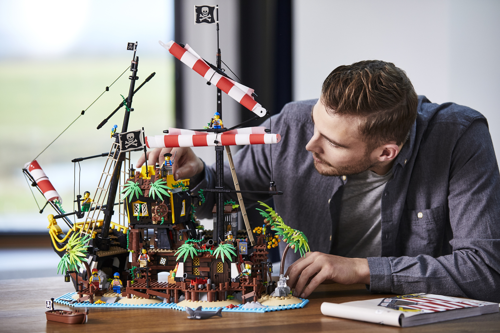 LEGO Ideas - Pirates of Barracuda Bay (21322) image