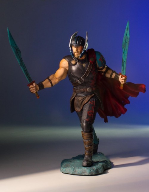 Thor 3: Ragnarok - 1/8 Thor Collector's Gallery Statue