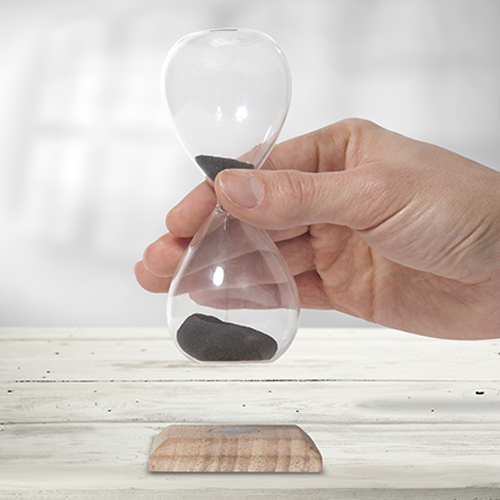 Magnetic hourglass image