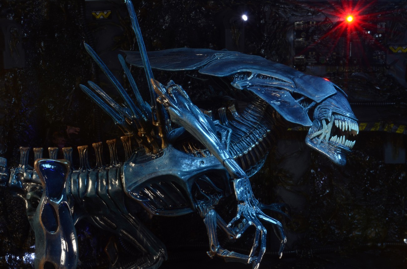 Aliens: Xenomorph Queen - Deluxe Action Figure image