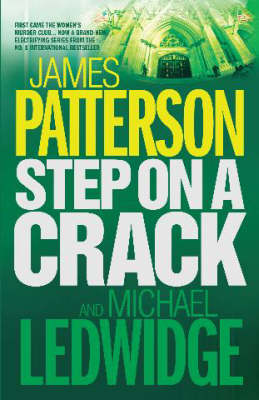 Step on a Crack (Michael Bennett #1) on Paperback by James Patterson