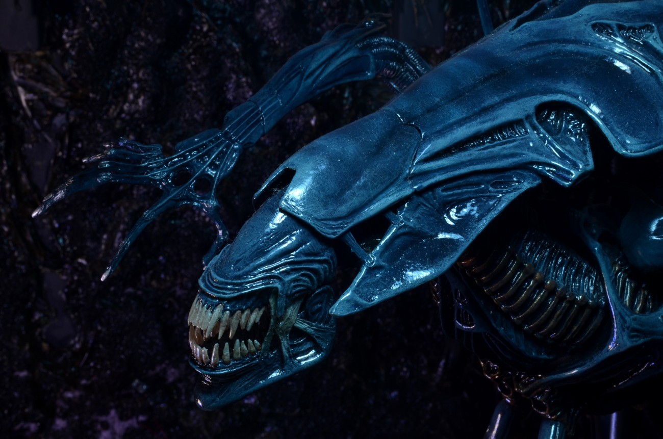 Aliens: Xenomorph Queen - Deluxe Action Figure image