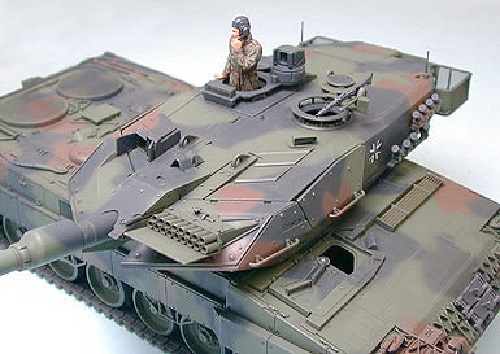 Tamiya 1/35 Leopard 2 A5 Main Battle Tank - Model Kit image
