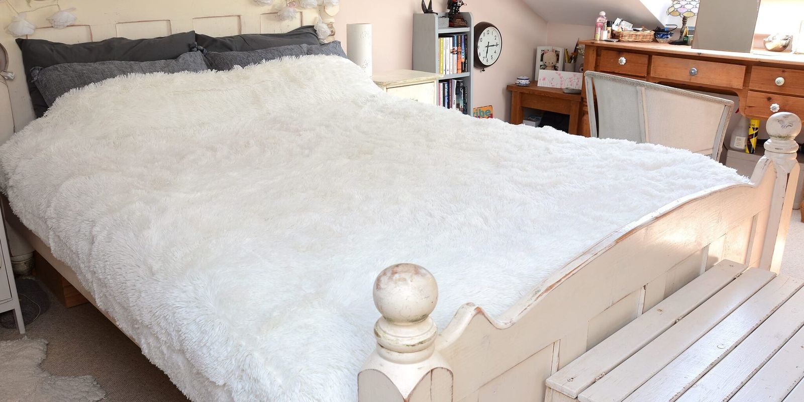 SnugRug YETI Throw Blanket (200 x 200cm) at Mighty Ape NZ