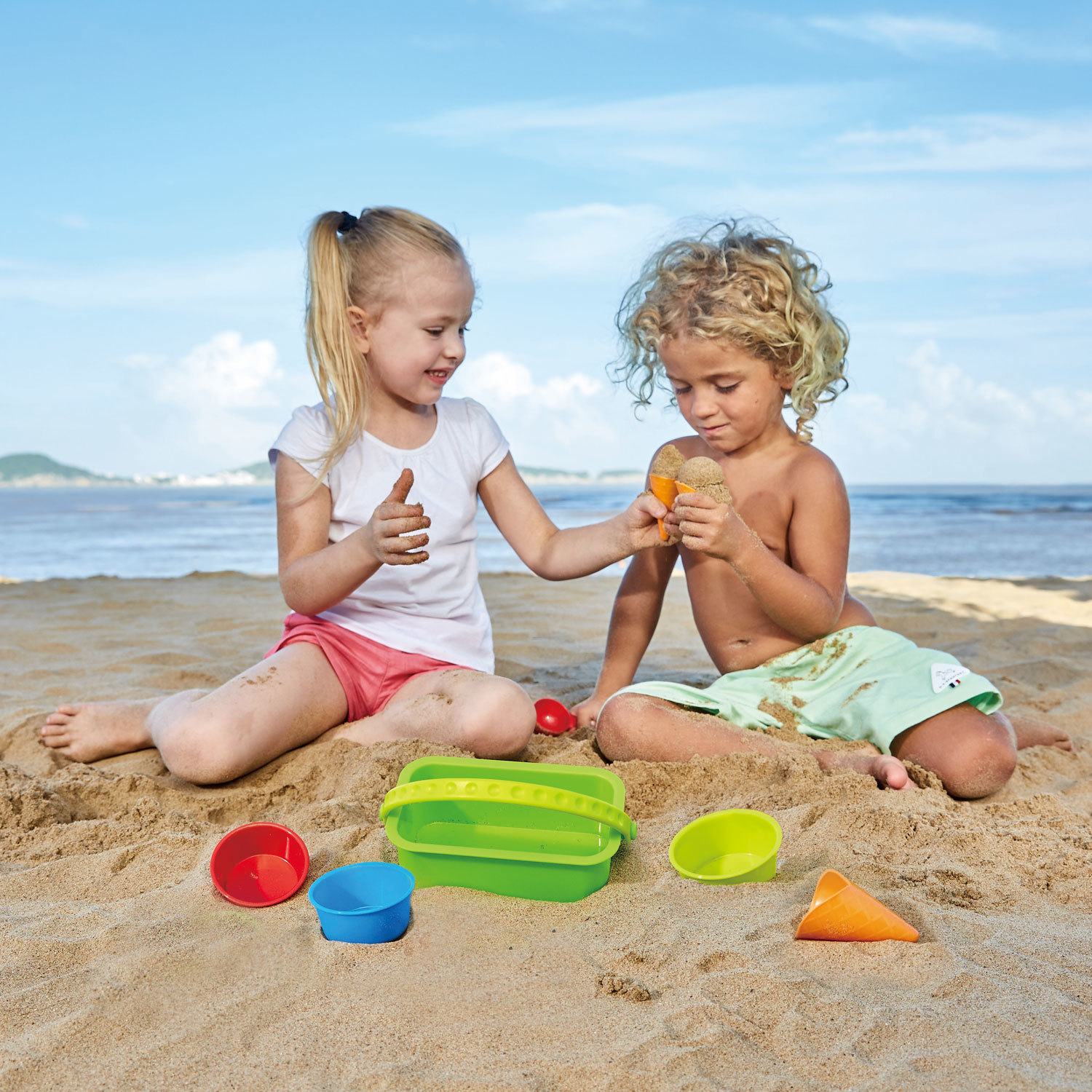 Hape: Ice Cream Shop - Beach Playset image
