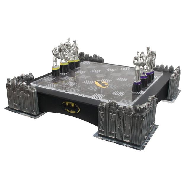 DC Comics: Batman - Illuminated Pewter Chess Set