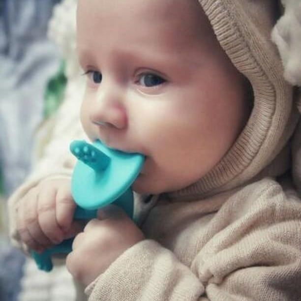 Mombella: Dancing Elephant Teether - Blue image