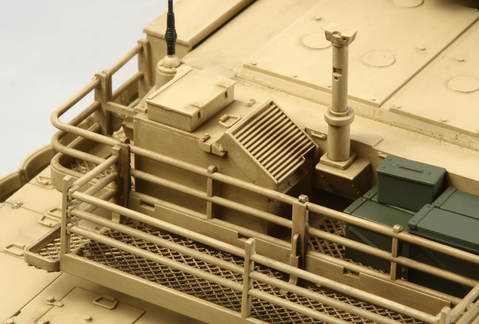 Tamiya U.S. M1A2 SEP Abrams TUSK II Tank 1/35 Model Kit image