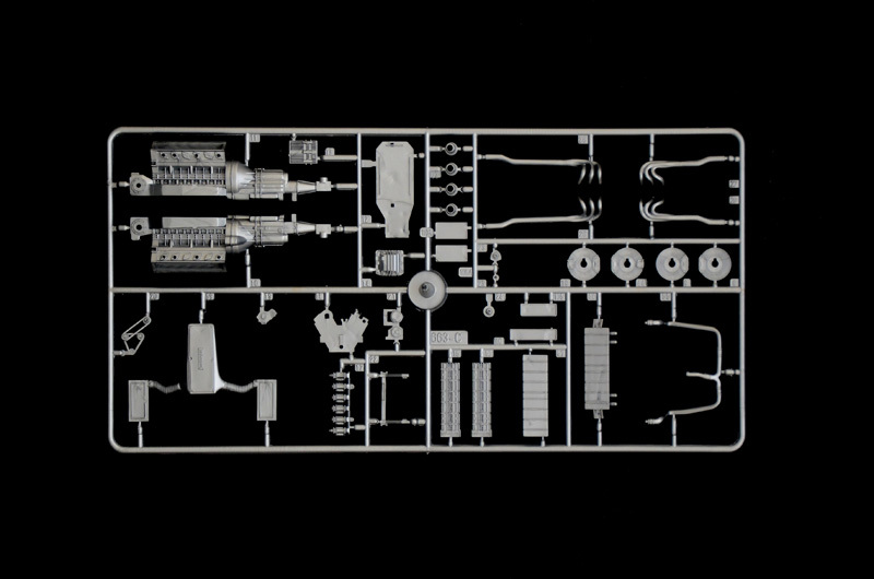 Italeri 1:24 Lamborghini Countach 5000 Model Kit image