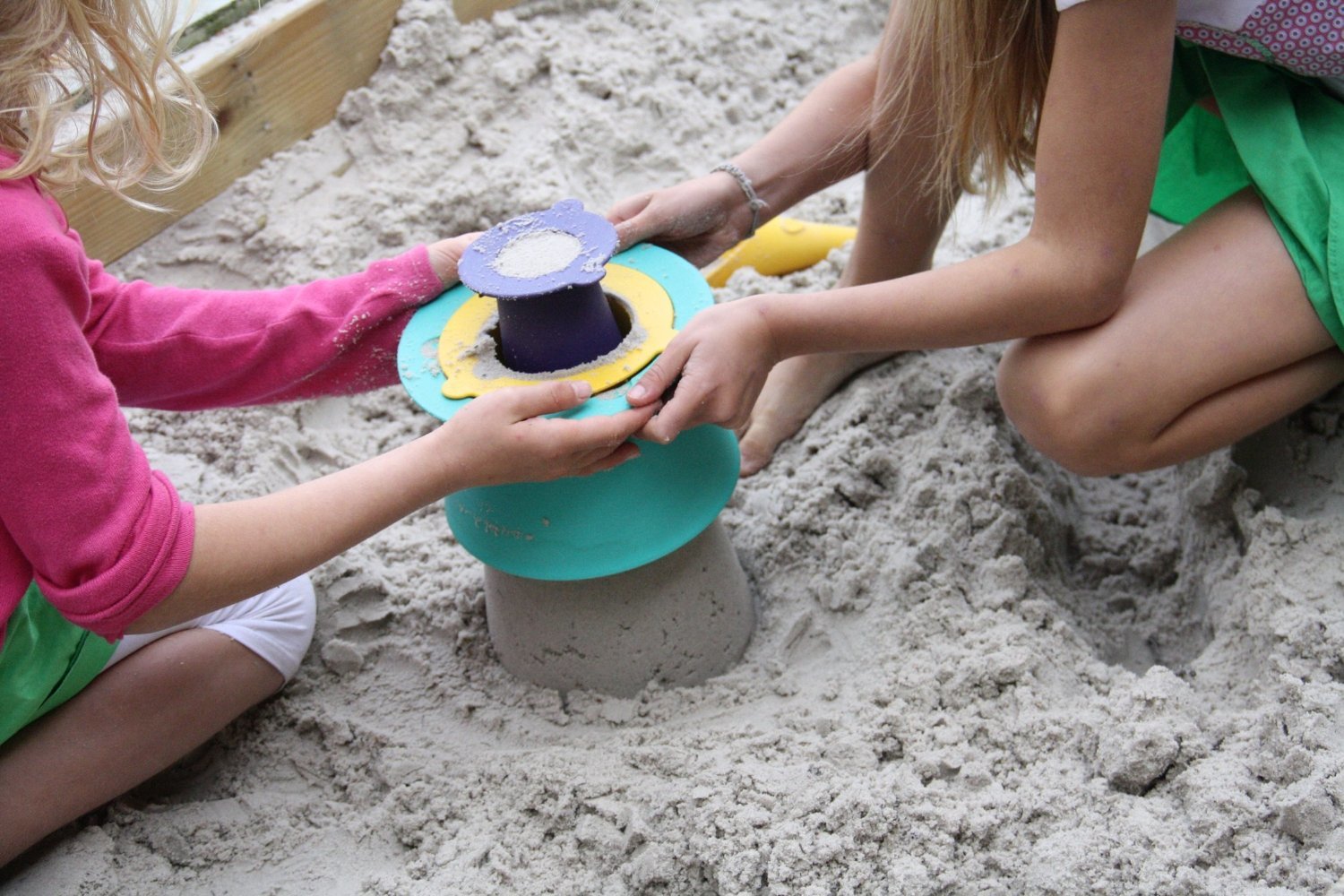 Quut: Alto Stackable Sandcastle image