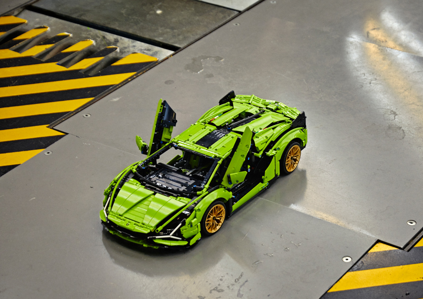 LEGO Technic - Lamborghini Sian FKP 37 image