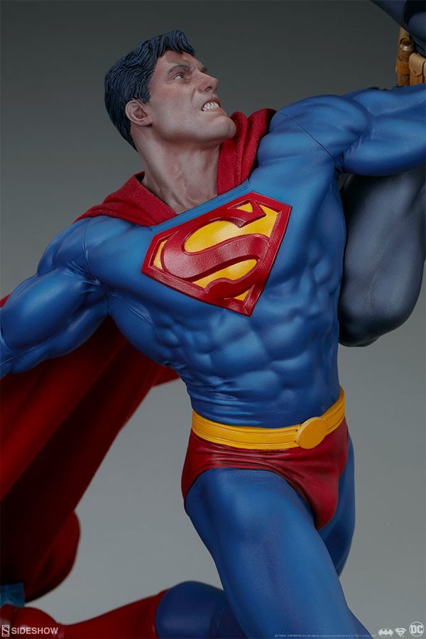 DC Comics: Batman vs Superman - 23.5" Premium Diorama image