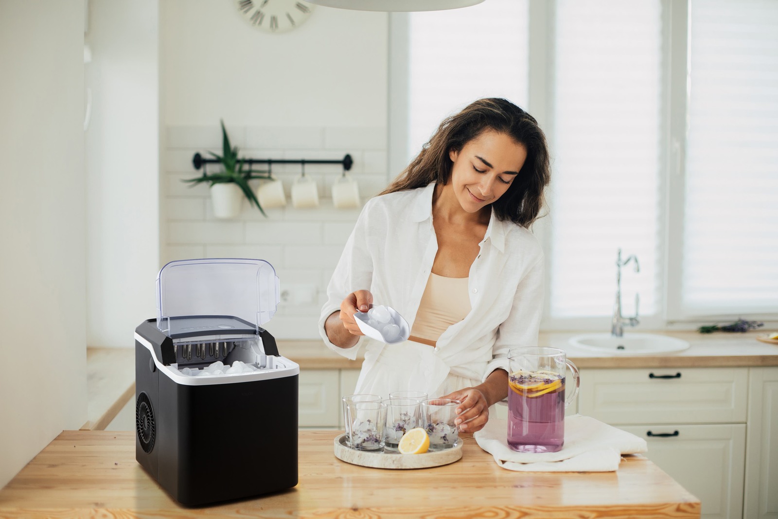 Buy Kogan 12kg Ice Cube Maker with SelfCleaning (Black) at Mighty Ape NZ