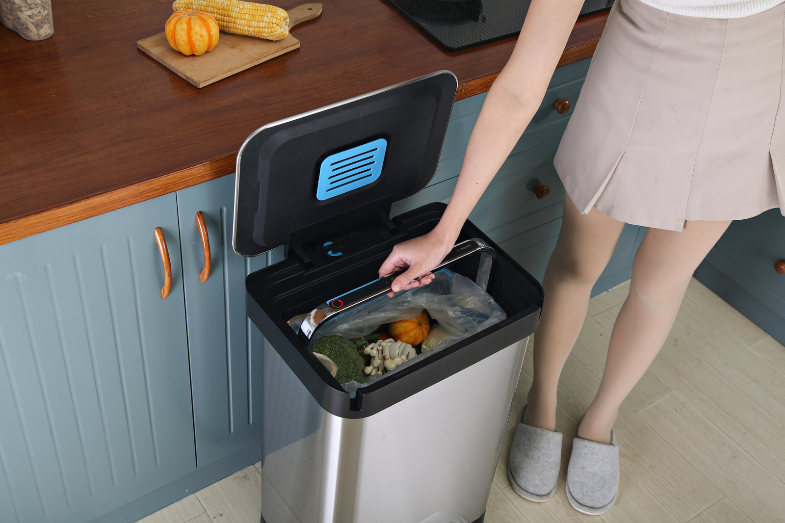 Fraser Country 40L Trash Compactor Rubbish Bin Silver at Mighty