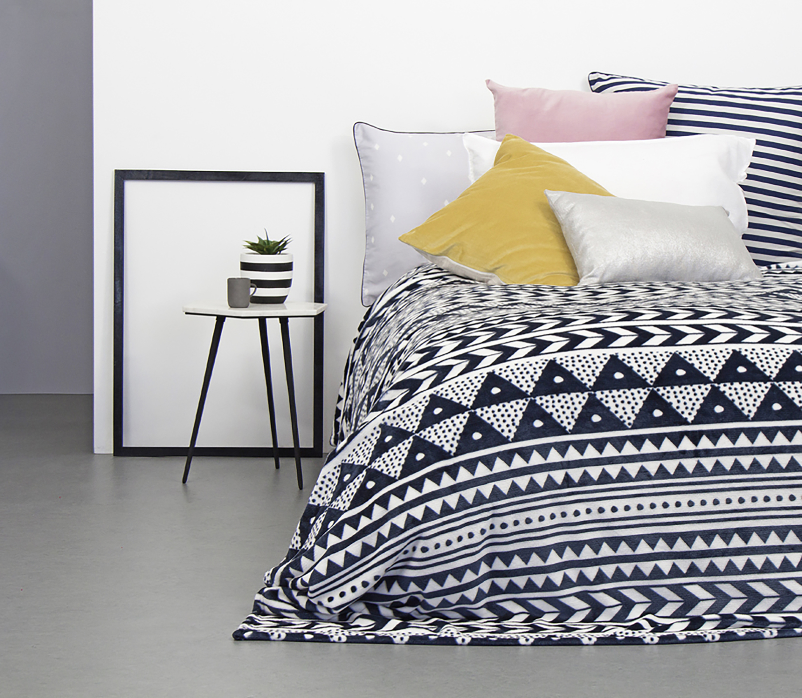 Bambury Nolita Ultraplush Throw Rug (Denim) image