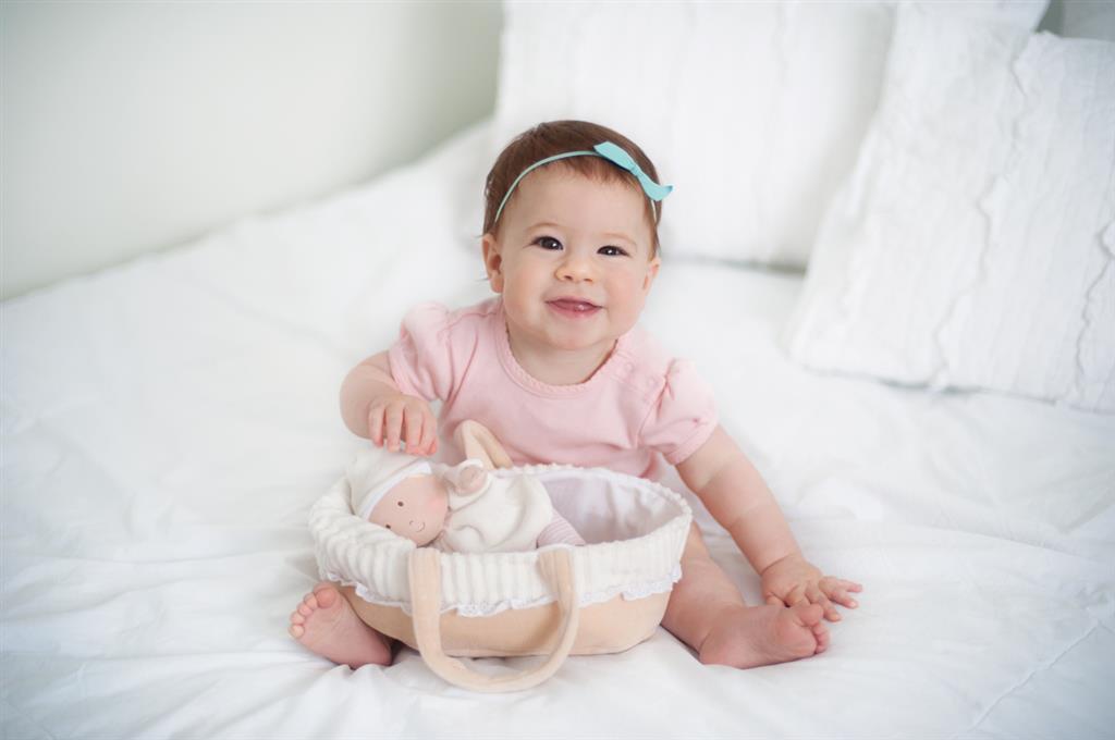 Bonikka: Carry Cot with Baby Doll, Bottle & Blanket (23cm) image