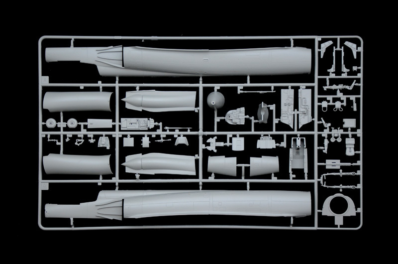 Italeri: 1/32 Dassault Mirage III E/R Model Kit image