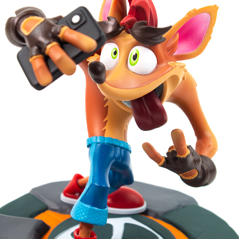 Crash Bandicoot 4: Crash (Selfie) - 7" Statue