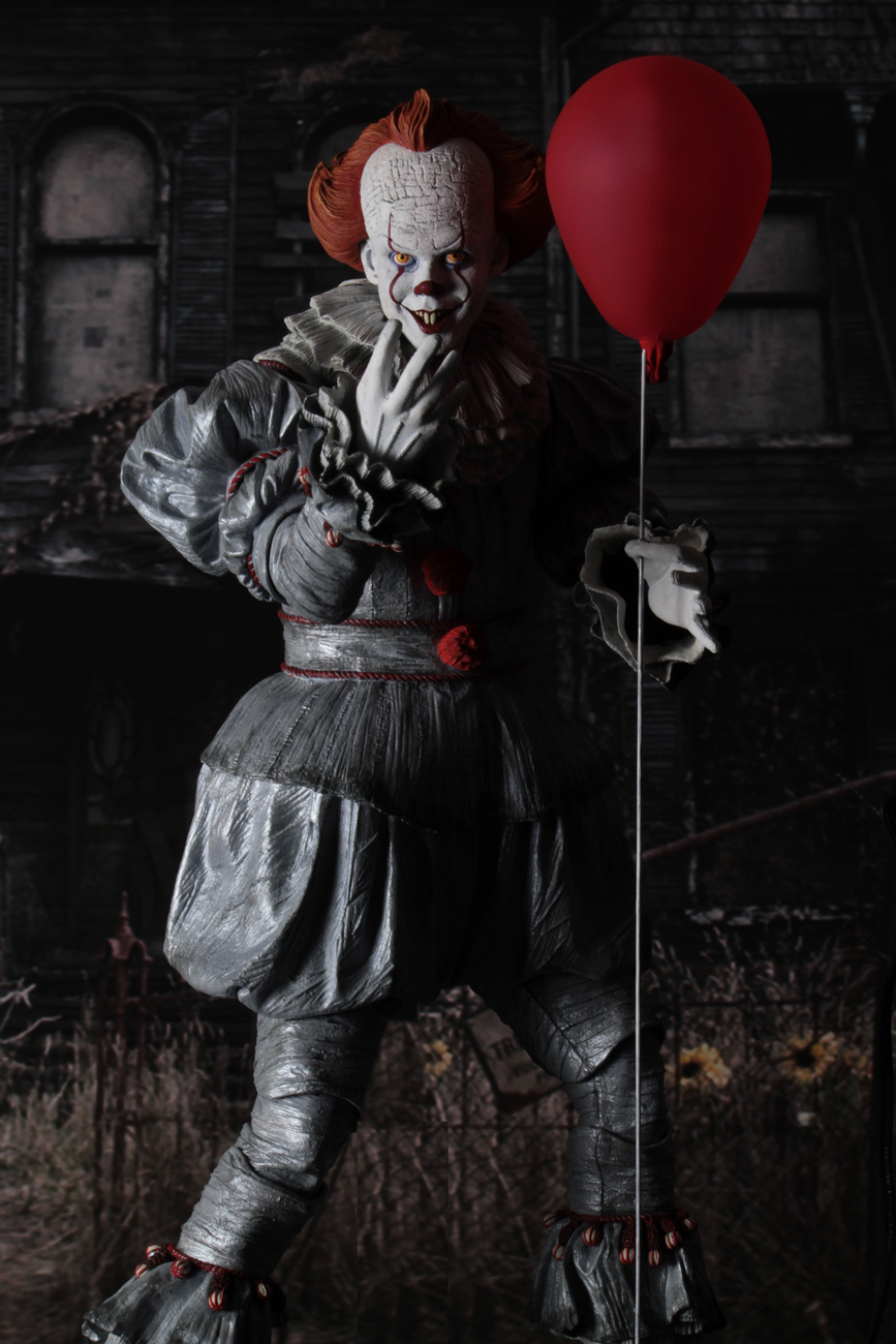 It (2017): Pennywise - 1:4 Scale Action Figure