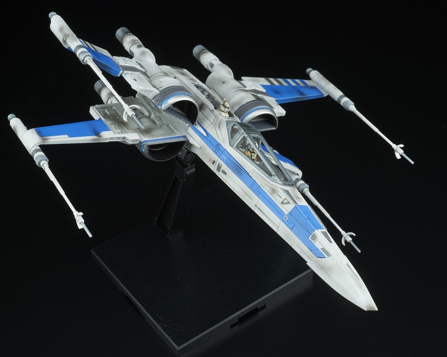 Star Wars 1/72 Blue Squadron Resistance X-Wing - Model Kit image