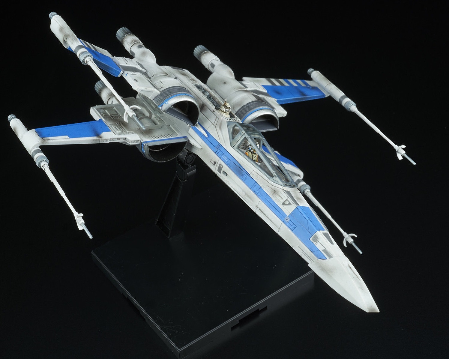 1/72 Blue Squadron Resistance X-Wing - Model Kit image