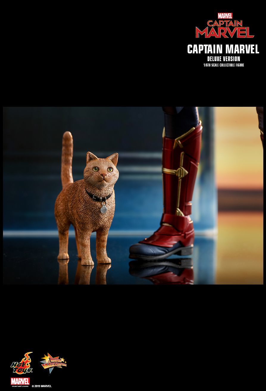 Captain Marvel: Captain Marvel (Deluxe) - 12" Articulated Figure image