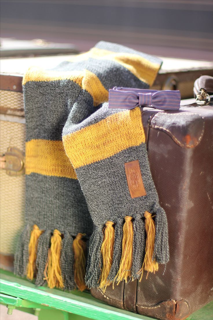 Fantastic Beasts - Newt's Hufflepuff - Knit Scarf image