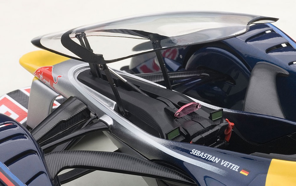 AUTOart: 1/18 Redbull X2014 Fan Car - Diecast Model image