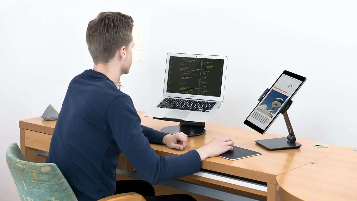 Pout EYES 4 360° Aluminium Laptop Stand at Mighty Ape NZ