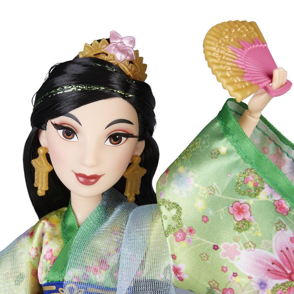 Disney: Princess Royal Collection - Mulan Deluxe Fashion Doll