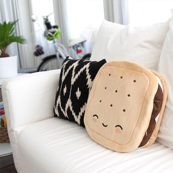 Wireless Warming Pillow - S'mores image