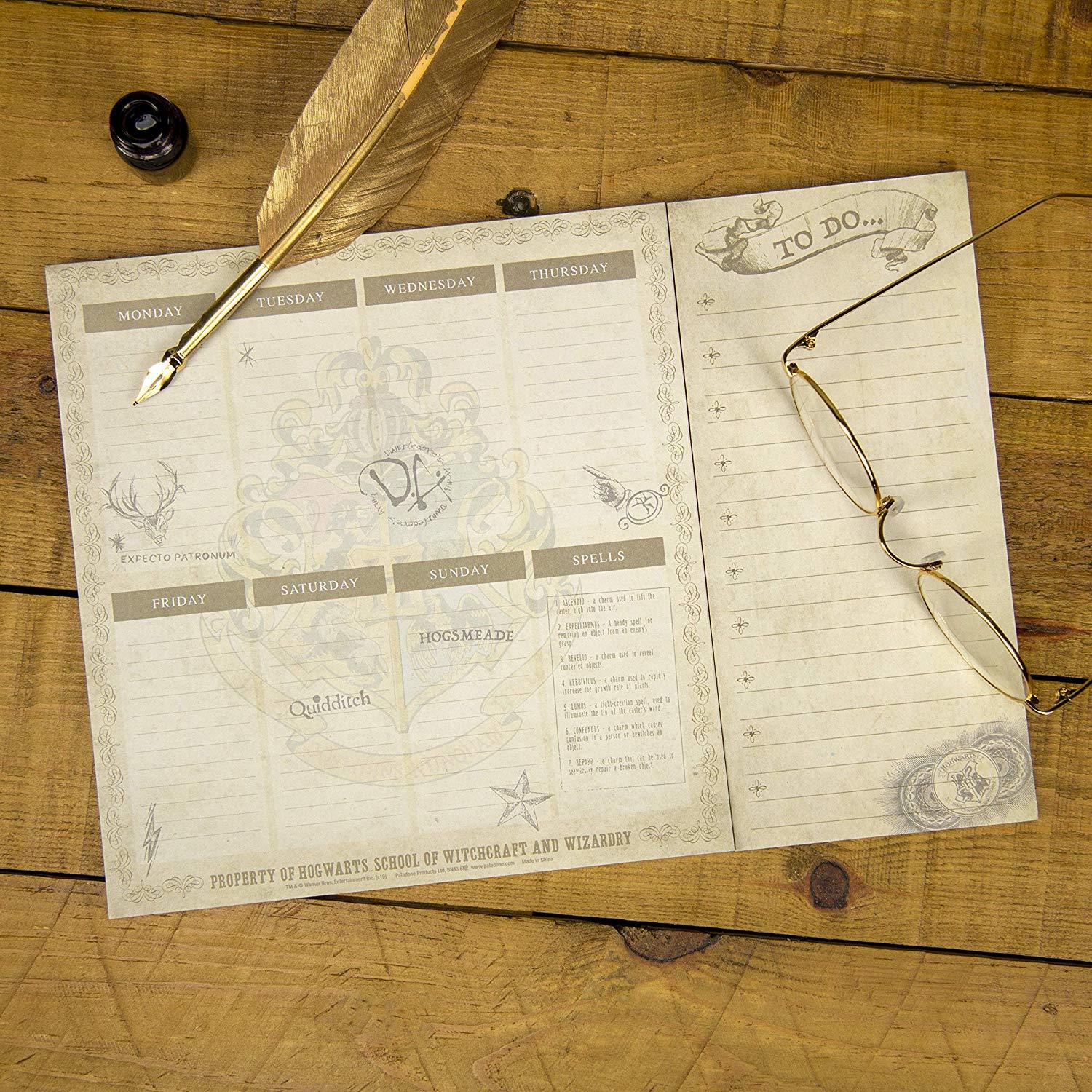 Harry Potter: A4 Weekly Planner - Desk Pad (Hogwarts) image