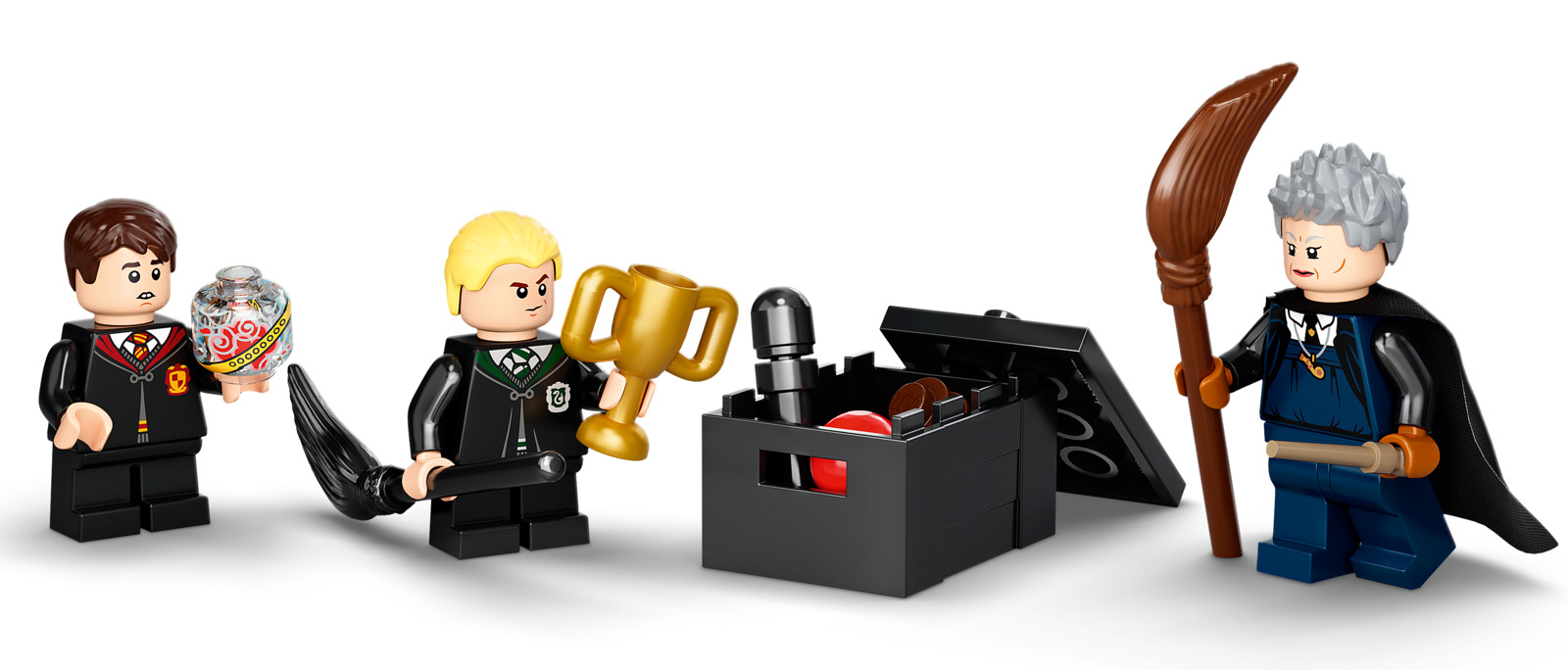 LEGO Harry Potter: Hogwarts - First Flying Lesson (76395) image