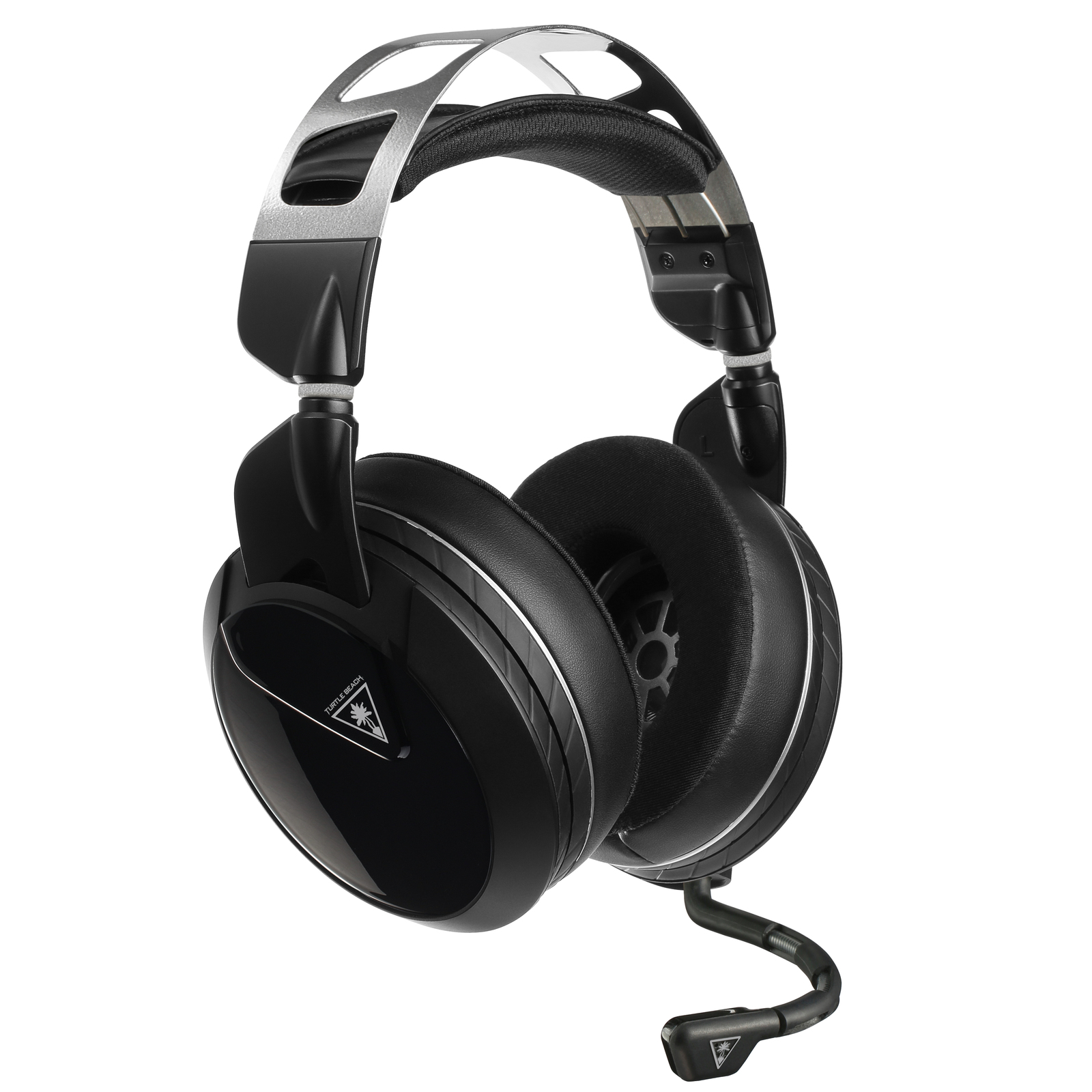 Turtle Beach Recon 50 ゲーミング ヘッドセットを装着したゲーマー。