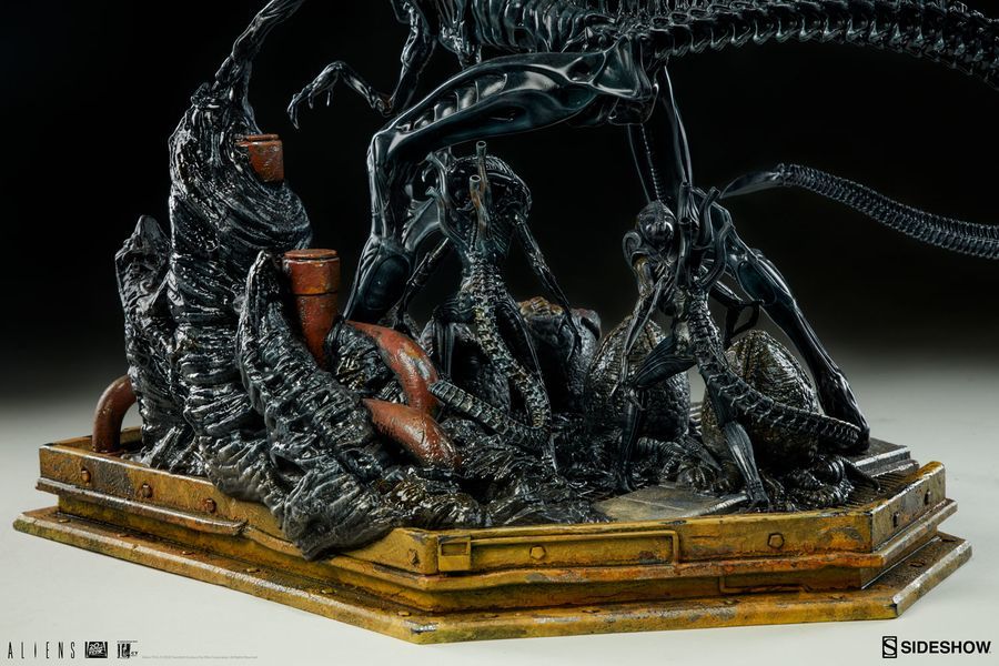 Aliens: Xenomorph Queen - 19" Maquette Statue image