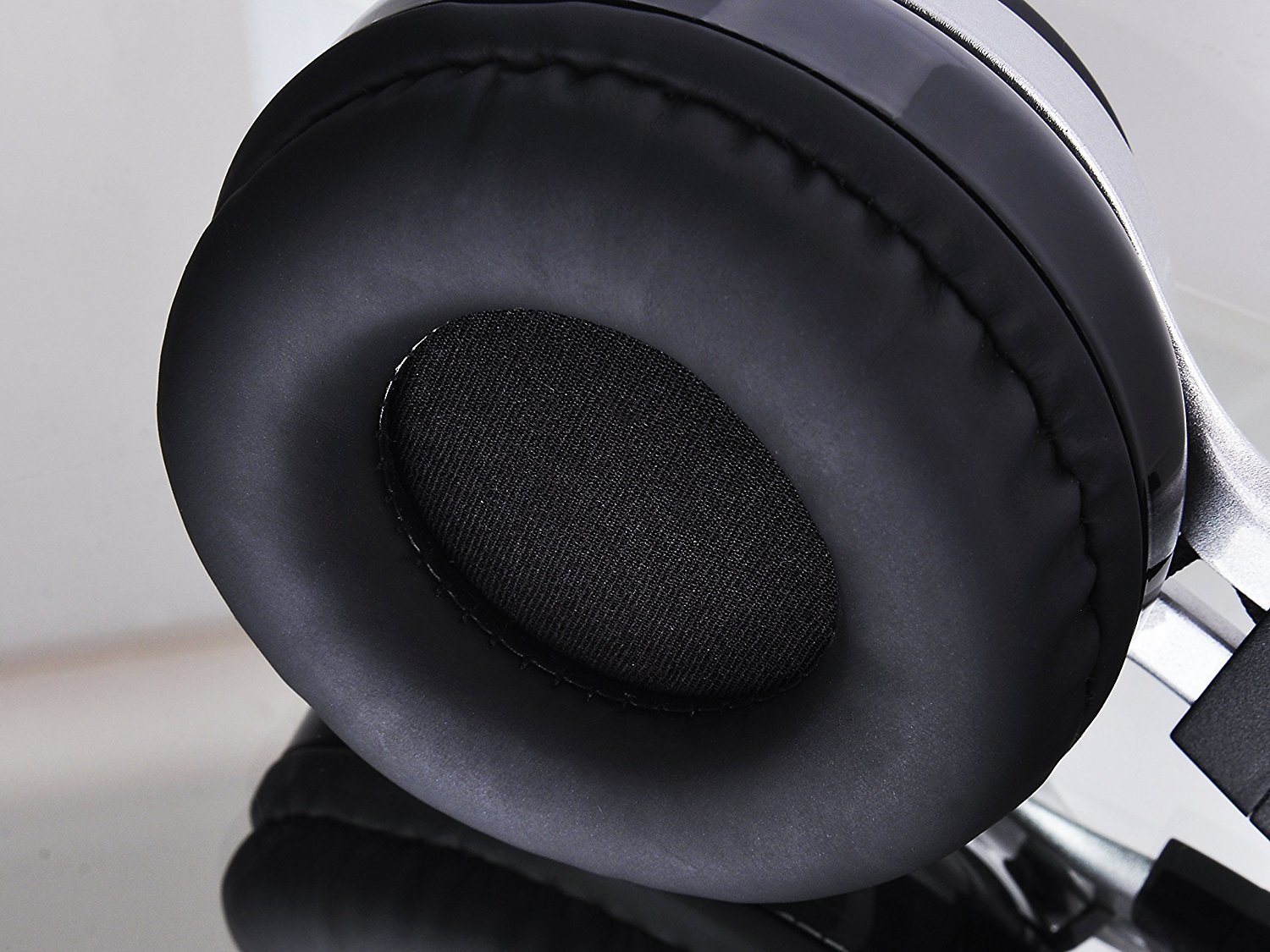 LUXA2 by Thermaltake Lavi S Over-Ear Wireless Headphones image