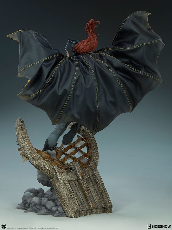 Batman: Batgirl - 21" Premium Format Figure image
