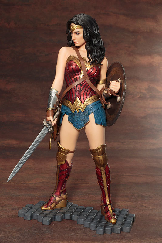 DC Comics: 1/6 Wonder Woman - Artfx+ Figure Set image